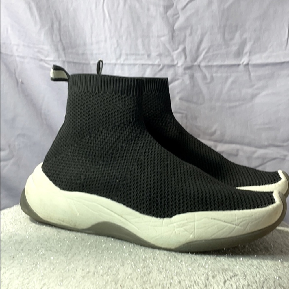 Sock shoes